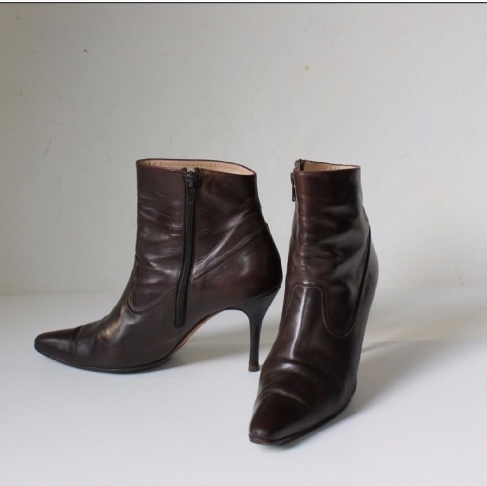 Manolo Blahnik maroon ankle high heels booties